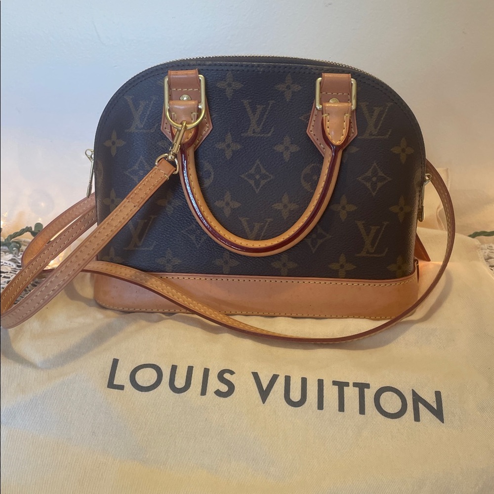 Louis Vuitton Mini Alma Handbag Crossbody Bag. Great Condition. Authentic - Picture 3 of 11